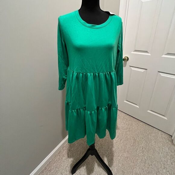 Crown and Ivy Dress, Green, Size Medium, NWT, so comfortable - Picture 2 of 4